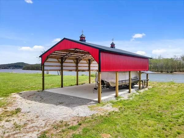 Clifton, TN 38425,894 Lexi Ln