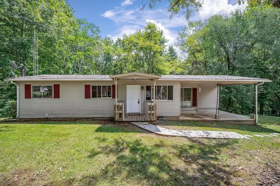 135 Young Mill Ln, Cookeville, TN 38501