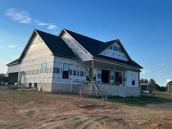 221 Creekside Ln, Lafayette, TN 37083