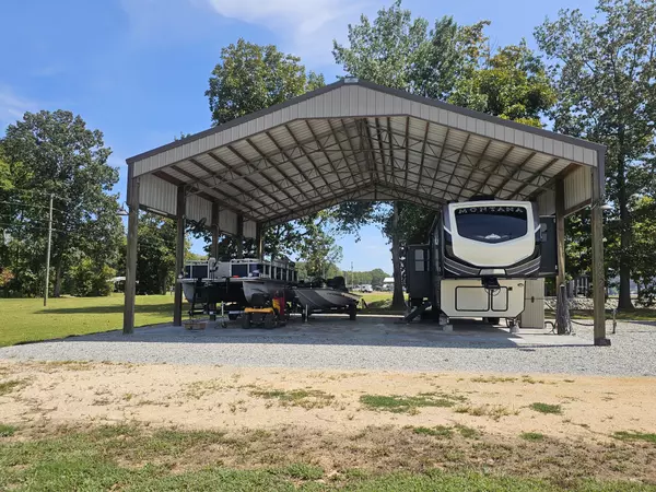 Clifton, TN 38425,942 Lexi Ln