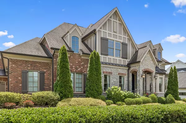 8704 Wolfsbane Ln, College Grove, TN 37046