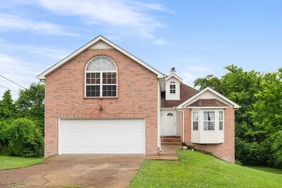 2106 Debbie Ln, La Vergne, TN 37086