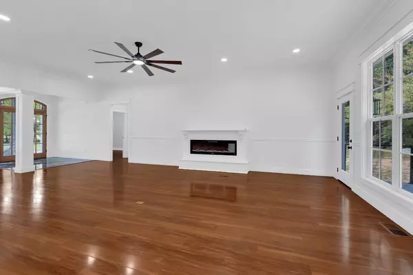 Decherd, TN 37324,511 Woods Lake Rd