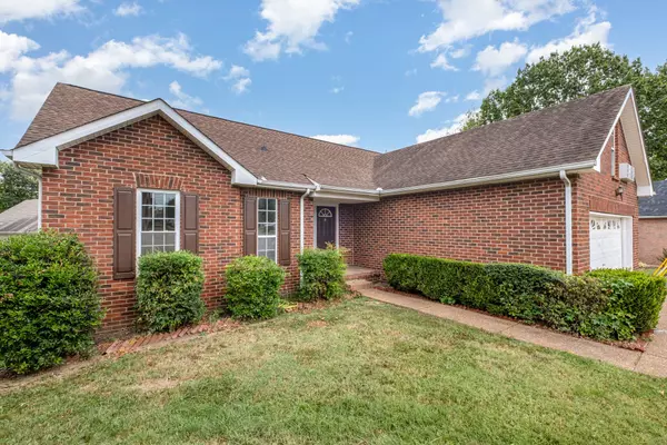 Hendersonville, TN 37075,127 Oak Leaf Dr