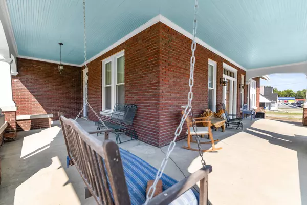 Shelbyville, TN 37160,527 Deery St