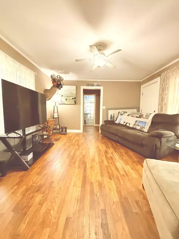 Waverly, TN 37185,107 W End Dr