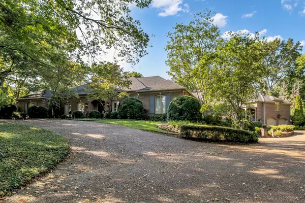 6420 E Valley Ct, Nashville, TN 37205
