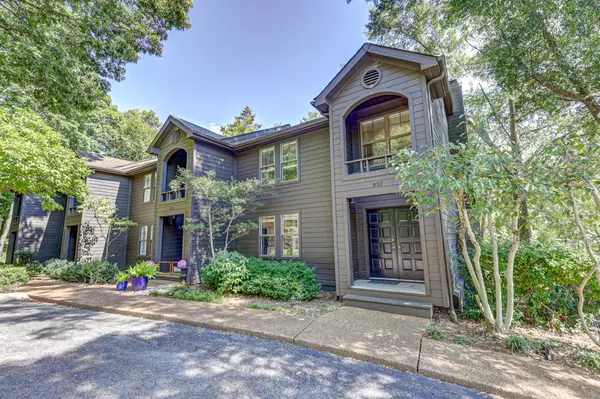 937 Harpeth Trace Dr,  Nashville,  TN 37221