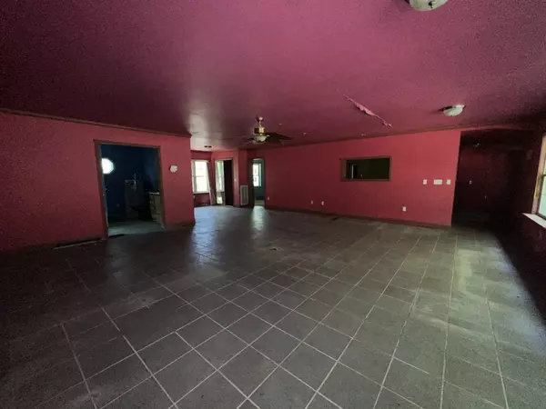 Erin, TN 37061,110 N Church St