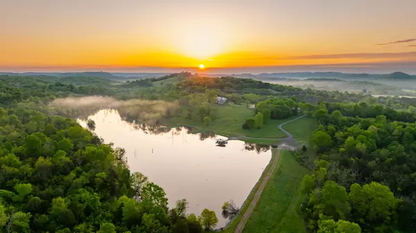 605 Red Oak Rd, Petersburg, TN 37144