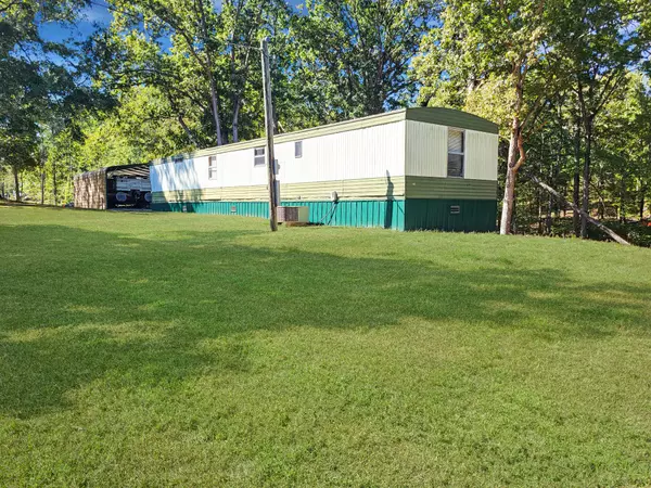60 White Oak Dr, Big Sandy, TN 38221