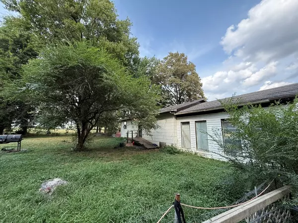 Bradyville, TN 37026,10950 Jim Cummings Hwy