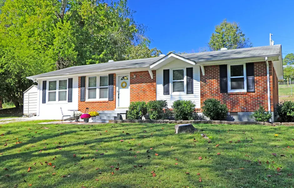 241 Castle Ln, Dover, TN 37058