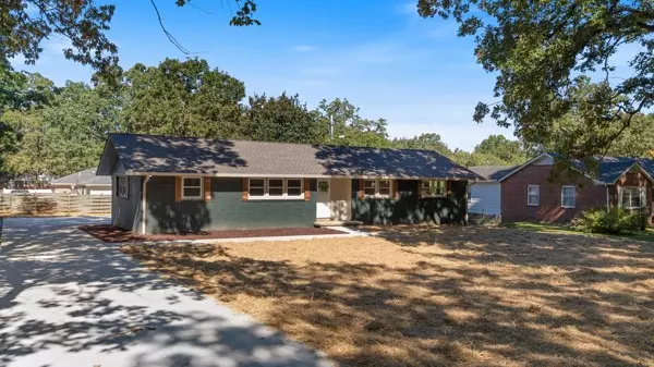 402 Edgewood Dr, Tullahoma, TN 37388