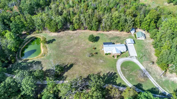 5350 J D Burlison Jr Lane, Centerville, TN 37033