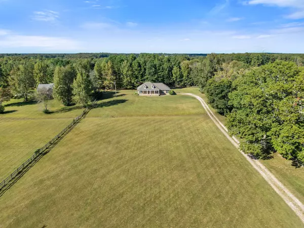 2044 Old Blacktop Road, Mc Ewen, TN 37101