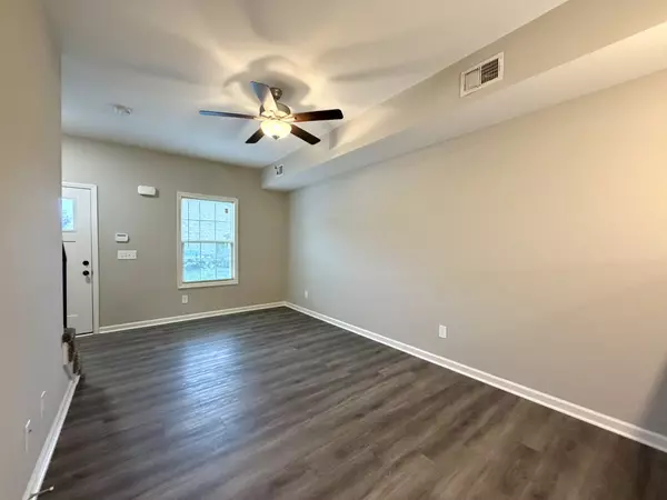 Clarksville, TN 37042,155 Airport Rd #1201