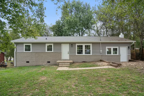 Shelbyville, TN 37160,211 S Fairoak St