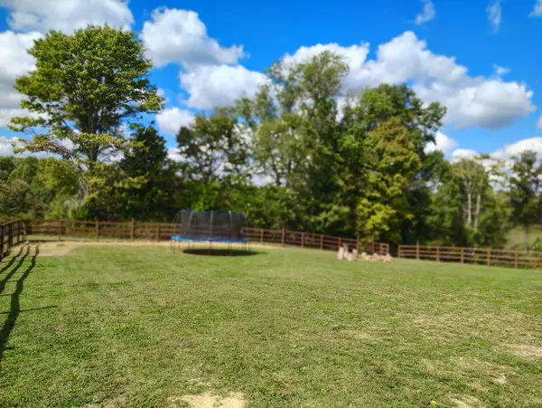 Lafayette, TN 37083,213 David Ln