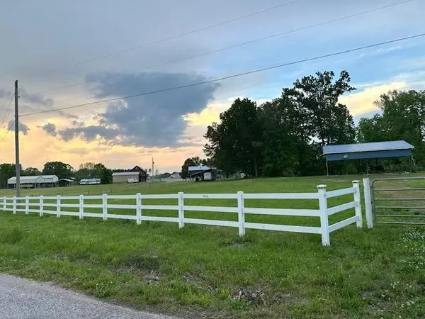 Savannah, TN 38372,220 CONNIE BETH LN