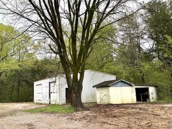 Savannah, TN 38372,175 DRAKE LOOP