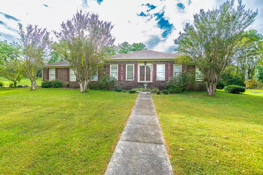 1882 Wellsbrook Dr, Fayetteville, TN 37334