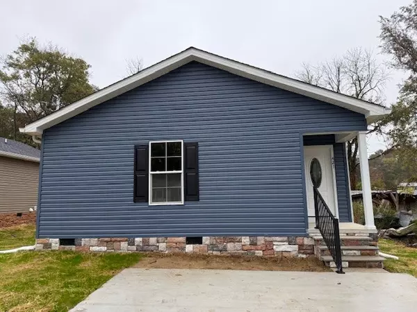 421 w Waggoner St, Tullahoma, TN 37388