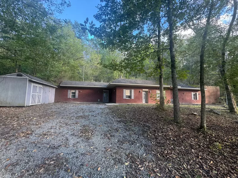 28 Alease Dr, Fayetteville, TN 37334