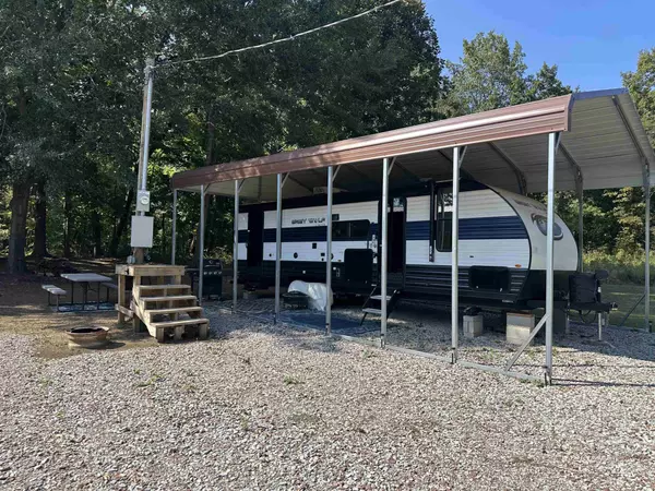 Adamsville, TN 38310,780 TOWBOAT LN