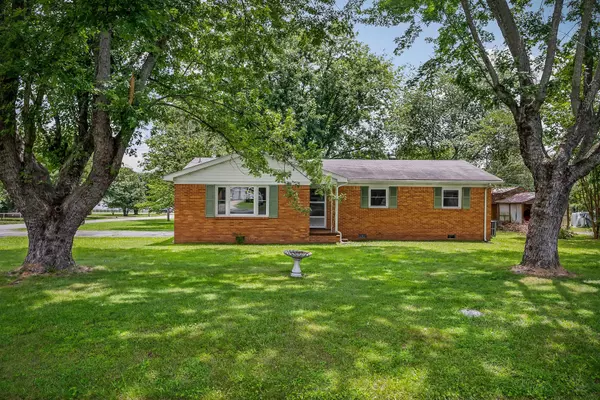 822 Luttrell Ave, Smithville, TN 37166