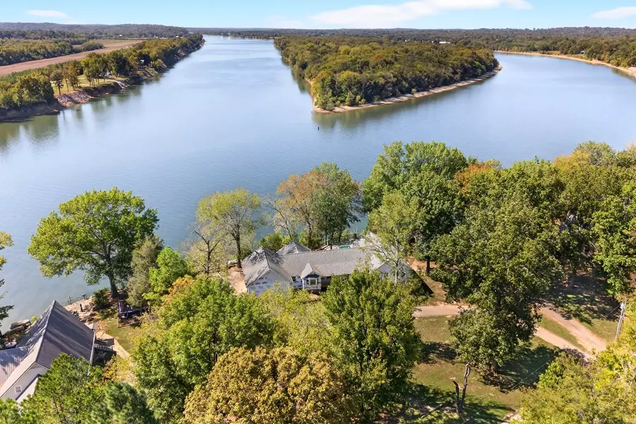 1295 Covenant Cove Ln, Bath Springs, TN 38311