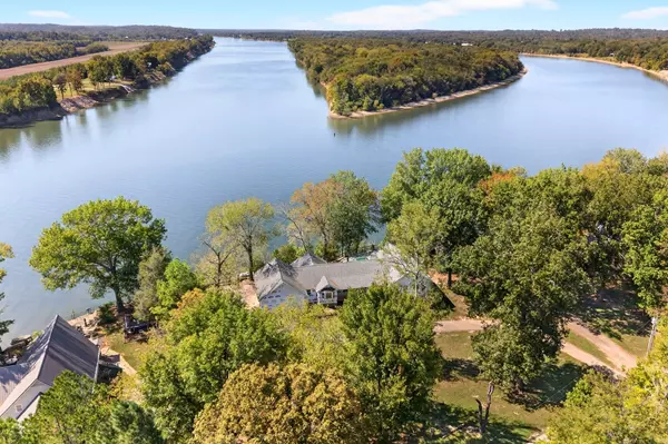 1295 Covenant Cove Ln, Bath Springs, TN 38311