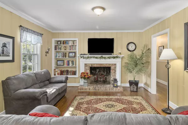 Signal Mountain, TN 37377,905 Ridgeway Avenue