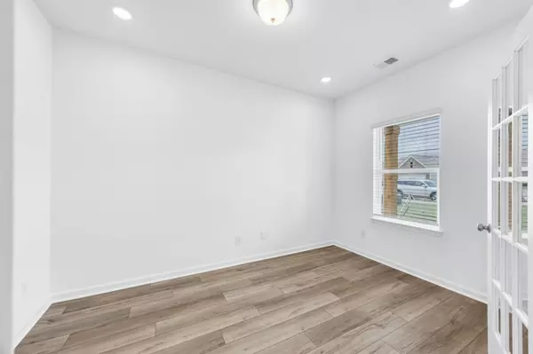 Clarksville, TN 37043,1391 English Oak Dr