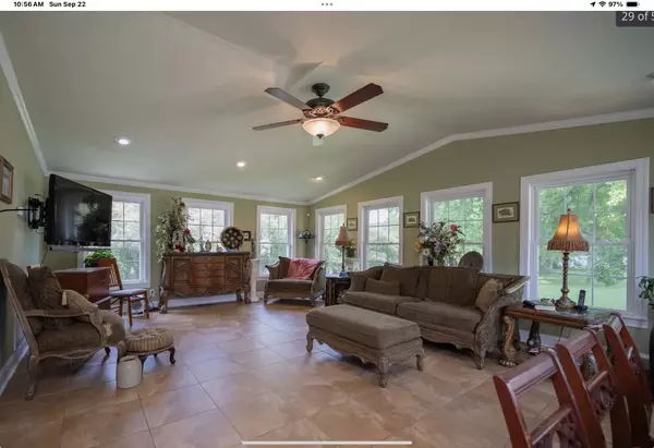 Woodbury, TN 37190,208 College St