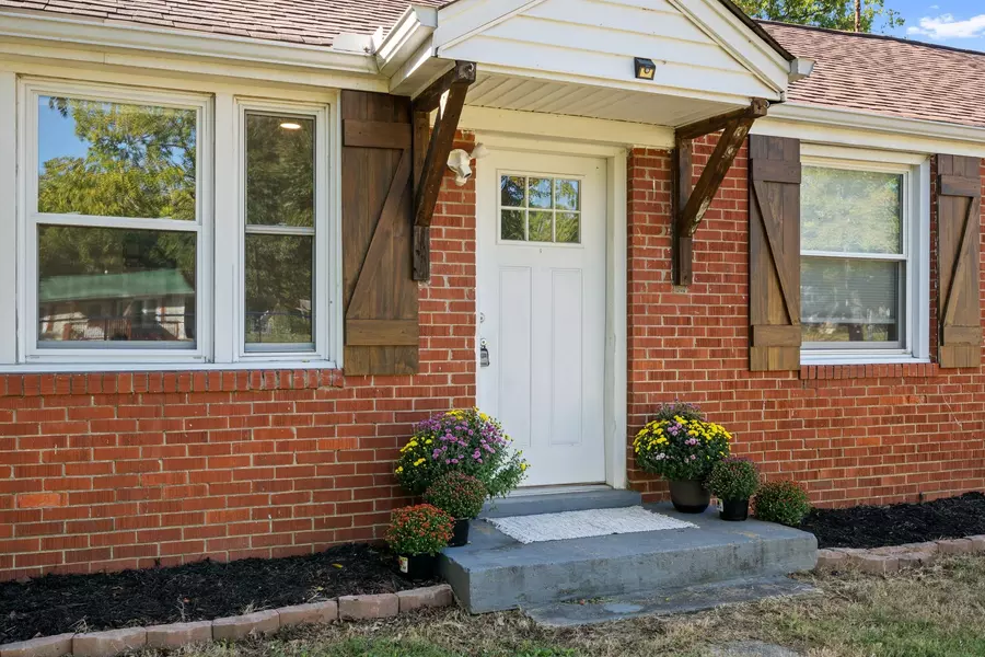 1105 Taylor Town Rd, White Bluff, TN 37187