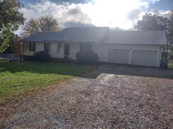 126 4th Ave #N, Baxter, TN 38544