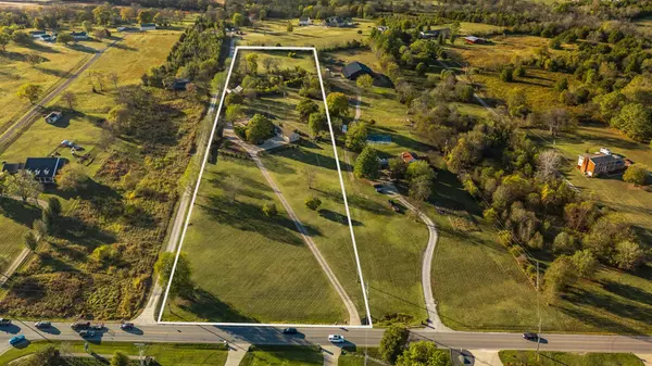 1745 Saundersville Rd, Hendersonville, TN 37075