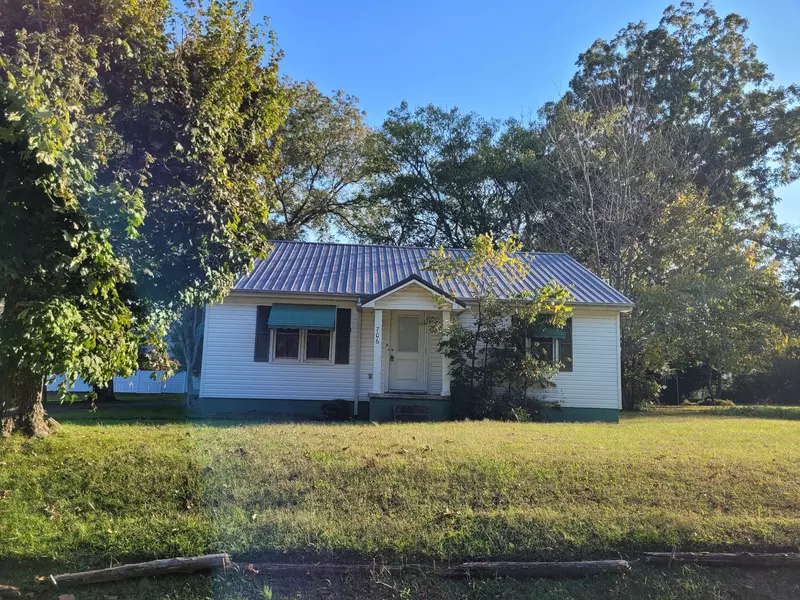 706 N Vine St, Winchester, TN 37398