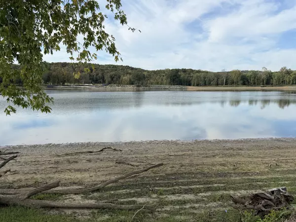 Clifton, TN 38425,313 Hardin Bottom River Rd