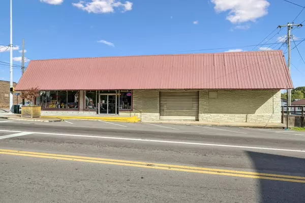 101 E Main St, Hohenwald, TN 38462