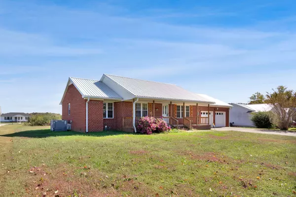 677 Edgefield Dr, Hohenwald, TN 38462