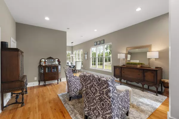 Nashville, TN 37215,2102A Sharondale Dr