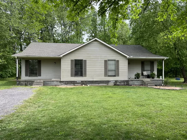 2039 Old Greenbrier Pike, Greenbrier, TN 37073