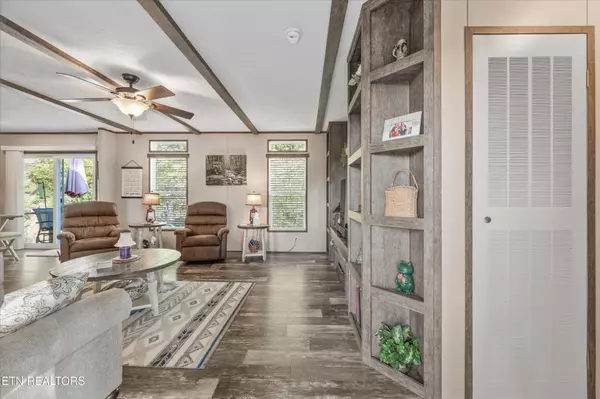 Sevierville, TN 37876,1428 AM King Way