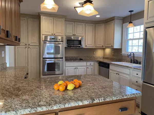 Nashville, TN 37205,842 Brook Hollow Rd