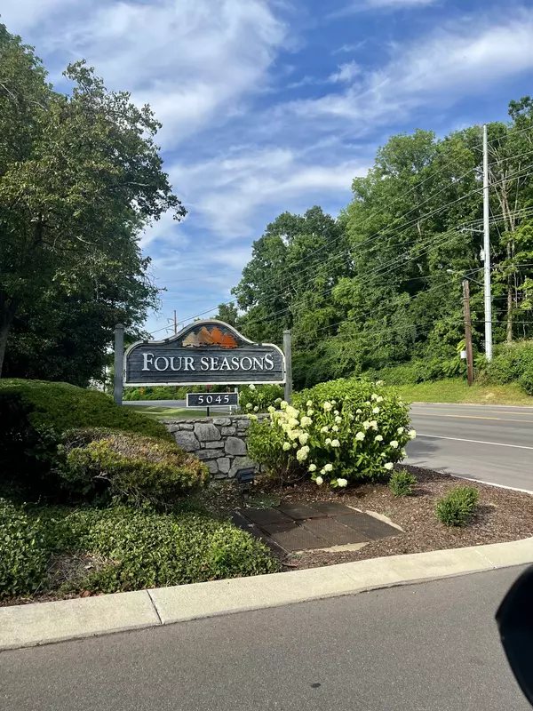 212 Summit Ridge Dr, Nashville, TN 37215