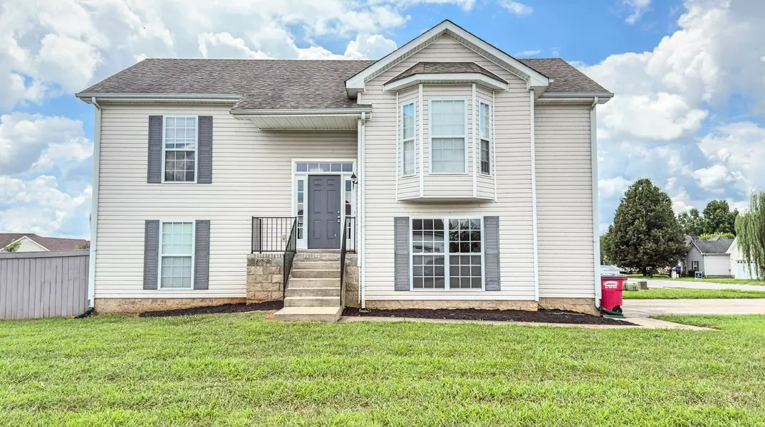 3725 S Jot Dr, Clarksville, TN 37040