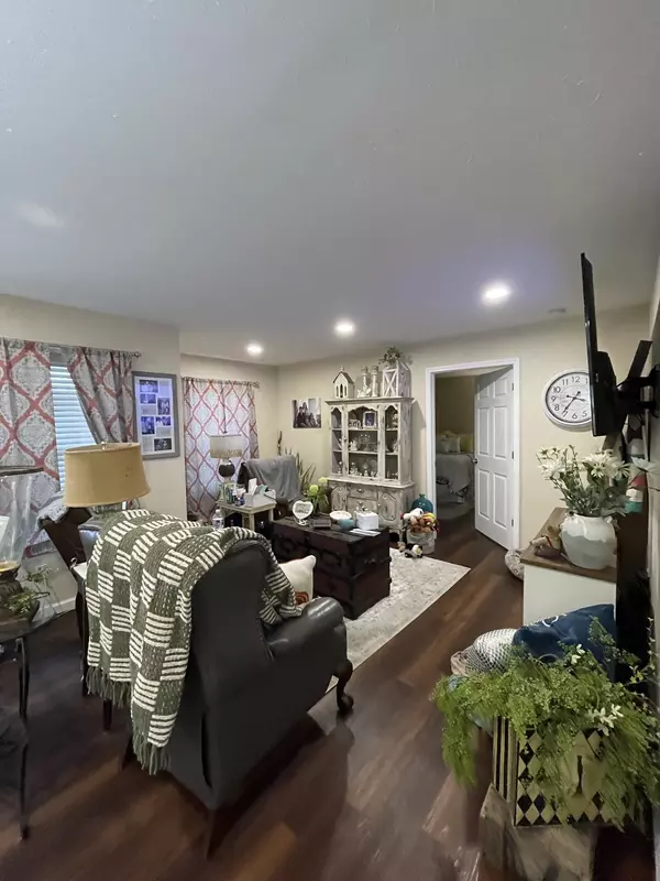 Lafayette, TN 37083,914 Freeman St