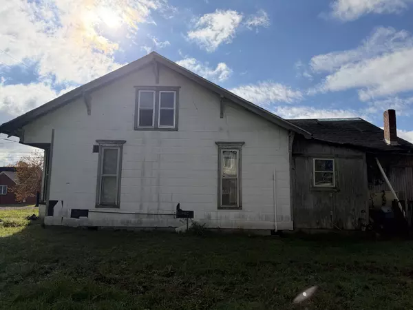 Mc Ewen, TN 37101,62 High St #E